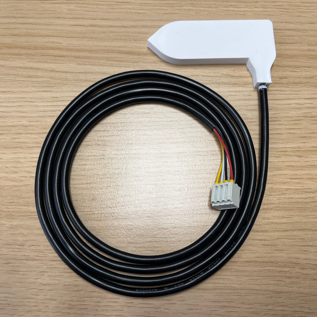 Entwickelter Kombisensor zur Messung der Substratfeuchtigkeit, sowie der Substrat- und Außentemperatur.