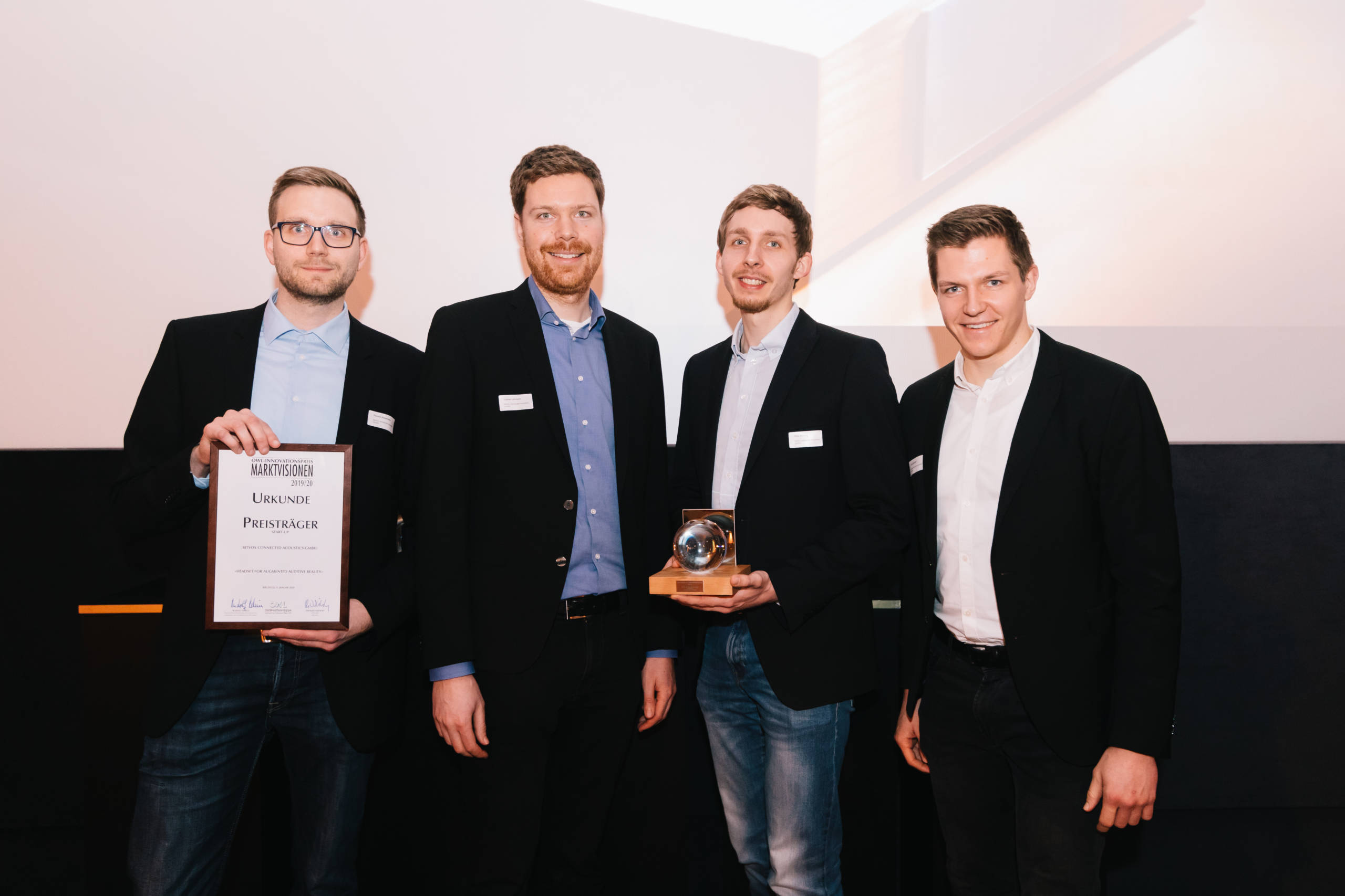 BitVox-Team bei der Preisverleihung des OWL-Innovationspreises Marktvisionen 2019/2020 für den Sprachassistenten HEA²R